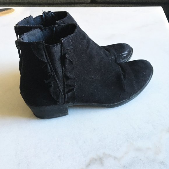 JustFab black chelsea ankle boots / bootie ruffles - Picture 2 of 11